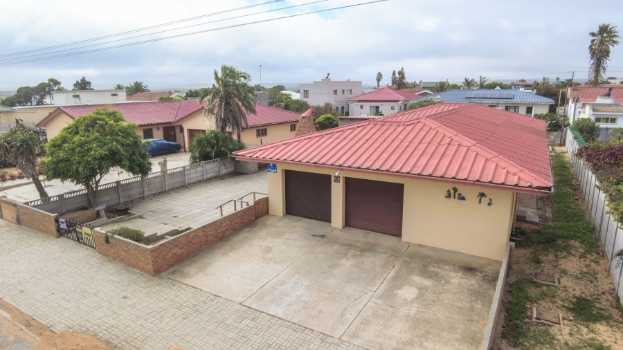 5 Bedroom Property for Sale in Lamberts Bay Western Cape